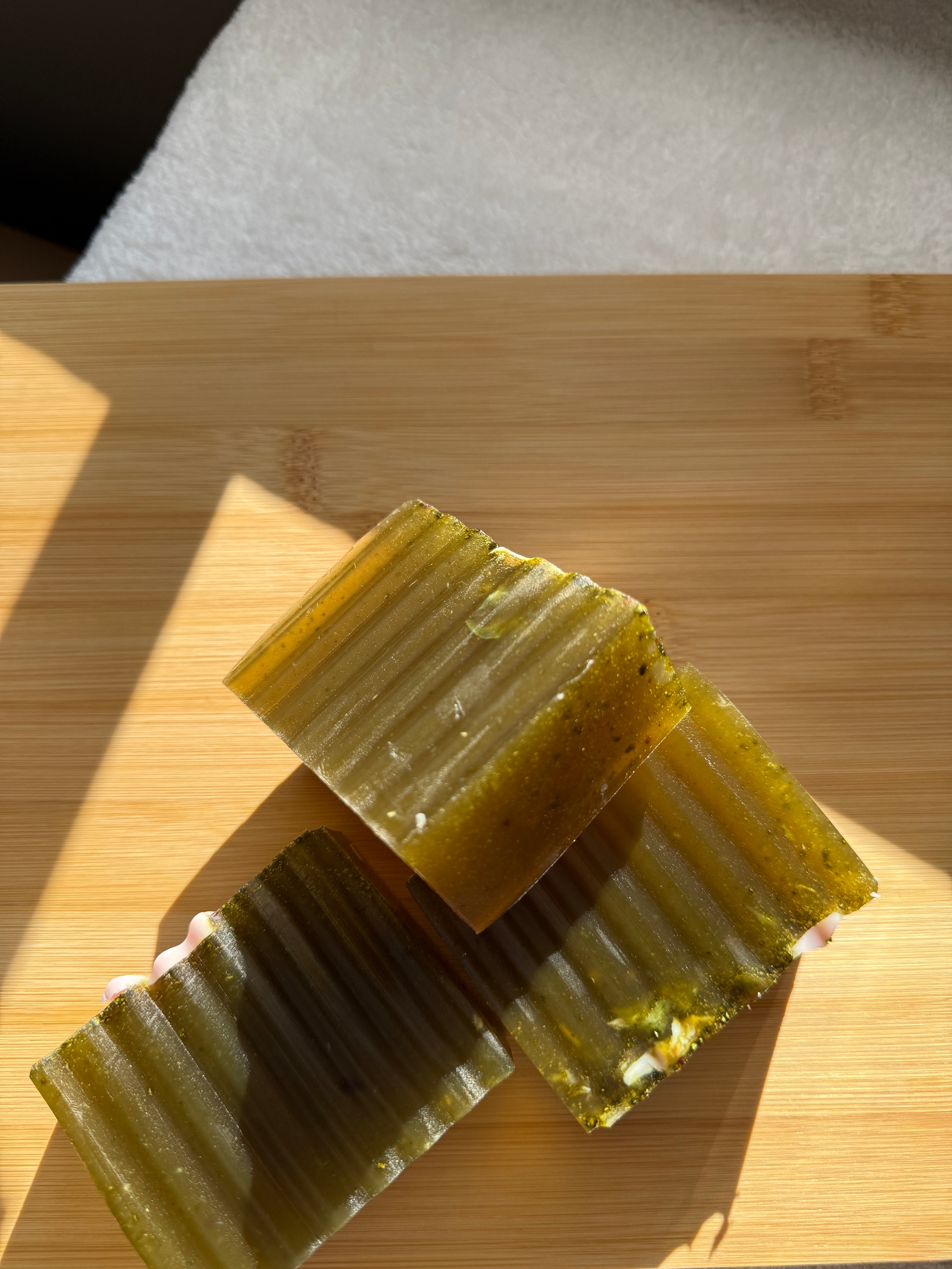 Natural anti-acne soap/ aloe vera, moringa/lightly scented