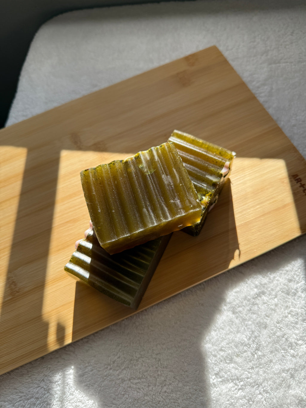 Natural anti-acne soap/ aloe vera, moringa/lightly scented