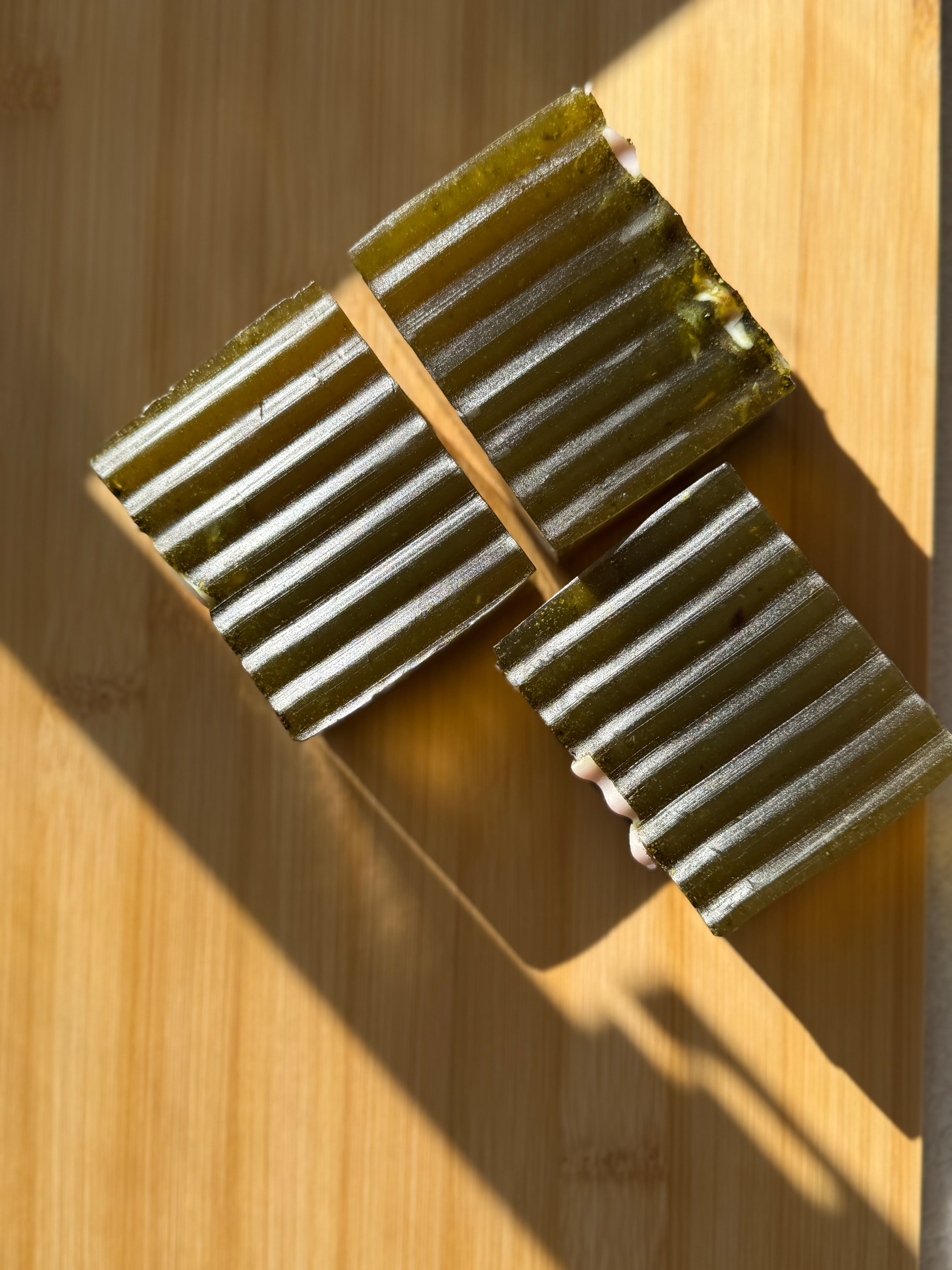 Natural anti-acne soap/ aloe vera, moringa/lightly scented